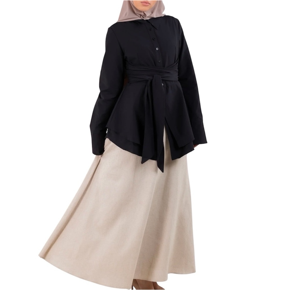 Batul the Collection Hana Wrap Shirt | Noir - Picture 2 of 3